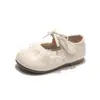 Sapatos Infantis de Couro Francês 2026 Outono Novo Estilo Meninas Renda Acabamento Laço Sapatos de Princesa Para Bebês Sapatos Individuais