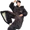 Pijama de Otoño/Invierno para Hombre 2025 Nuevo Ropa de Casa de Coral Fleece Forrada de Polar Acolchado de Tres Capas Grueso Cálido Bata de Talla Grande