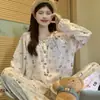 Nuevo cárdigan pijama de cuello redondo para mujer, con tejido de algodón nube, estampado de animalitos, manga larga y pantalón largo, adecuado para usar tanto en interiores como en exteriores en otoño.