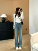 O estilo de calça matador desta edição~Jeans microflare bordado verde azulado para mulheres, novas calças retas largas de outono que afinam a silhueta