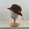 Nuevo sombrero de pescador de punto calado vintage para mujer, elegante y que adelgaza la cara, con decoración de perlas, versátil y elegante