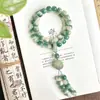 Pulseira Estilo Paisagem de Raiz de Bodhi com Contas Verdes Estilo Antigo e Padrões Florais, uma Pulseira de Contas Budista para Segurar na Mão para Mulheres em Estilo Chinês Tradicional