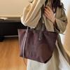 Bolsa Tote de Grande Capacidade para Deslocamento Bolsa Feminina 2025 Novo Design de Nicho Moda Casual Versátil Bolsa Transversal de Ombro