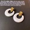 Pendientes geométricos de flor de perla con gotas de aceite vintage con aguja de plata, pendientes de moda de nicho de alta gama, pendientes antiguos de mediana edad, venta al por mayor para mujeres