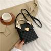 Bolsa de ombro com corrente feminina 2023 nova moda simples bolsa carteiro estilo coreano bolsa estilo ocidental cor sólida pequena bolsa quadrada