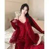 Popular conjunto de pijama de tres piezas de encaje puro y sexy para otoño e invierno, de terciopelo de diamante de manga larga, ropa de casa cálida y cómoda