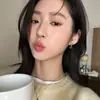 Pendientes Torcidos en Forma de C Estilo Japonés y Coreano para Mujer, Pendientes de Nudo de Diseño Único de Lujo Ligero de Nicho, Accesorios para Orejas Versátiles Elegantes y Simples