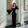 Vestido ombro a ombro estilo francês com mangas sino para o outono de 2026, elegante e sexy, puro e desejável, design sereia, adequado para o trabalho, vestido justo ao corpo