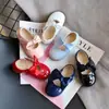 Sapatos de Menina com Laço Sapatos de Couro 2026 Primavera e Outono Novos Estilo Coreano Sapatos de Princesa para Crianças Sapatos Individuais para Meninas Sapatos de Dança