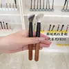 Pincel Especial para Blush em Creme F830 para Realçar e Contornar Pincel de Maquiagem com Pelo Animal Cangzhou Macio e Não Machuca o Rosto