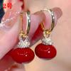 Aretes rojos de alta gama aretes únicos para mujer aretes estilo occidental 2023 nuevos aretes geométricos de nicho populares de moda