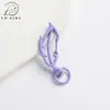 Chaveiro de metal em formato de pena com design de folha pintada, acessório de fecho de mola, pingente de fecho de mola DIY