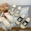 Marca Tendência da Moda Verão 2021 Novos Chinelos Casuais Meio Abertos com Bico Fechado para Mulheres Sandálias Pescadoras para Exterior Sapatos Preguiçosos Sem Costas Tecidos de Palha