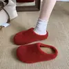 Pantuflas de peluche tipo slip-on de moda para mujer, nuevo modelo otoño e invierno 2026, adecuadas para uso casual al aire libre, fáciles de combinar, pantuflas de algodón peludo con suela suave