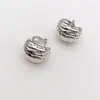 Pendientes de Clip Vintage Estilo Francés de Metal Cepillado para Mujer Sin Perforaciones, Pendientes Minimalistas de Nicho con Textura Plegada Curva para el Día a Día