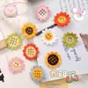 Broche de girasol nuevo de verano al por mayor cara sonriente girasol colgante para bolso de niña linda accesorios para ropa