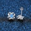 Pendientes de botón de plata esterlina S925 Lucky Clover, nuevos pendientes de hoja, sencillos y pequeños, diseño de temperamento, celebridades en línea.