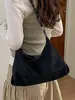 Yue Zi 2026 Otoño Temprano Nuevo Bolso Retro Bajo el Brazo Bolso de Mujer Moda Remache Bolso de Hombro Único Bolso Cruzado Casual de Gran Capacidad