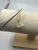 Edición V Seiko Dorada Versión Alta Collar de Falda Pequeña para Mujer Lleno de Diamantes Diamante Rosa Forma de Abanico Colgante de Oro Rosa de 18 Quilates Cadena para Clavícula