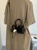 Bolso Retro de Gama Alta para Mujer 2026 Nuevo Bolso Cubo Lujo Ligero Colgante Bolso de Hombro Único Versátil para Viajar Bolso Cruzado Comercio Exterior