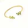 Pulsera de metal estilo nuevo europeo y americano con hojas goteando, pulsera de moda con hojas pequeñas, temperamento femenino, pulsera abierta al por mayor