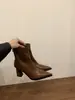 Botines de punta fina para mujer, nuevos botines de otoño e invierno 2026 para mujer, botines estrechos de nicho con un diseño único, botines de tacón alto gruesos