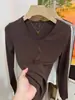 Camiseta Básica Lisa de Manga Longa com Decote V Slim Fit Estilo Coreano para Mulheres, Nova Tendência da Primavera de 2026 Elegante Versátil que Reduz a Idade