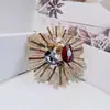 Broche de strass de alta qualidade europeu e americano, broche de liga para senhoras, variedade de pinos opcionais de alta qualidade, broche delicado