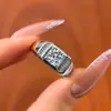 Anel de Prata Esterlina S925 Oito Corações e Oito Flechas com Moissanita, Clássico e Moderno, Anel de Proposta Luxuoso, Joia de Luxo Leve e de Alta Qualidade