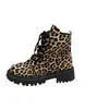 E-commerce Transfronteiriço Moda Estilo Europeu Estampa de Leopardo Botas Martin 2026 Novas Botas Curtas Grossas com Cadarço Tamanho Grande Calçados Femininos