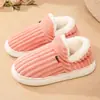 Chinelos de algodão de inverno femininos para uso doméstico, chinelos de pelúcia cruzados de algodão de tamanho grande da TEMU, sapatos quentes versáteis de calçar