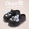 Novas Sandálias EVA para Exterior Verão em Estoque Desenho Animado de Praia 2026 Antiderrapante Solado Grosso Crocs Feminino Atacado