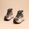 Novos Sapatos Casuais de Cano Médio para Exportação 2026 para Mulheres, Sapatilhas de Veludo, Atacado e Varejo, Sapatos Pai Aumenta-Altura com Solado Grosso, Sapatos de Inverno