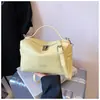 Tendência de Design de Nicho Bolsas Femininas Nova Bolsa Estilosa para Marmita Portátil Casual Retrô Ombro Único Transversal Pequena Quadrada