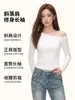 Camiseta de manga larga estilo coreano para mujer, hombros descubiertos, sexy, ajustada, con un diseño elegante, camiseta básica versátil, disponible para venta al por mayor