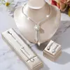Accesorios de Moda Europeos y Americanos Más Vendidos de Amazon, Collar y Pendientes de Diseño de Nicho Completamente Incrustados de Diamantes, Set de Joyería de Lujo Ligero
