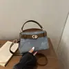 Bolso de mano de nicho estilo francés para mujer, nuevo bolso de hombro simple de moda otoño e invierno 2026, bolso cruzado casual para el día a día