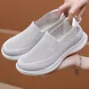Tênis Casuais Femininos de Verão Novo Estilo, Cor Sólida Versátil Slip-On Confortáveis com Solado Macio Sapatos de Mãe