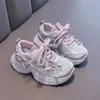 Zapatillas para niñas 2026 nuevo estilo con lazo, pedrería, suela gruesa, cierre de velcro, transpirables, casuales, dulces, suela suave, zapatos robustos