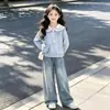 Conjunto de outono de duas peças estilo coreano para meninas: conjunto de moletom preppy estiloso e calça jeans de perna larga