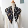 Lenço Quadrado Pequeno de Seda e Lã Estilo Coreano Versátil Castanha de Caju para Mulheres no Outono e Inverno Padrão Espinha de Peixe Lenço Decorativo Lenço Estiloso