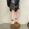 Sandália slip-on estilo Birkenstock feminina, com fita trançada em estilo étnico, forrada com fleece, nova coleção outono/inverno 2026, sola plataforma, quente e confortável para uso casual