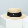 Sombrero de Ala Plana con Cinta de Satén Plisada Estilo Japonés para Mujer, Sombrero de Paja con Protección Solar para Verano con Placa Metálica, Sombrero de Sol para Playa y Costa