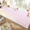 El tapete de escritorio Dopamine es impermeable y lavable, especialmente diseñado para que lo usen niños y estudiantes en escritorios de estudio y escritorios de oficina como un tapete protector.