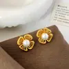 Elegante y Versátil, Lujo Ligero con un Toque de Alta Gama, Colección de Flores Huecas Doradas, Estilo de Commuter a la Moda, Diseño de Nicho, Aretes Personalizados