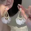 Pendientes Largos con Borlas Atmósfera Otoño/Invierno 2025 Lujo Ligero Diseño de Alta Gama Pendientes de Botón Brillantes Pendientes Largos Accesorios