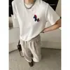 Camiseta Versátil y Sencilla Sinan con Bordado de Parche de Caballo, Corte Ajustado, Hombro Normal, Cuello Redondo, Manga Corta Camiseta Sn8679