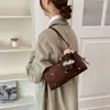 Bolso de Hombro con Remaches Estilo Coreano para Mujer 2026 Nuevo Pequeño de Nicho Gamuza Felpa Gama Alta para Viaje Bolso Almohada Bolso Cruzado