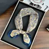Pañuelo Cuadrado de 70 cm Nuevo Geométrico Bloque de Color Imitación Seda Moda Europea y Americana Turbante Pañuelo para el Cuello Chal Pequeño