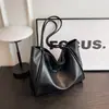 Bolsa de grande capacidade para estudantes que frequentam aulas, bolsa tote feminina nova tendência verão 2026 versão coreana, bolsa de compras casual, bolsa para o dia a dia